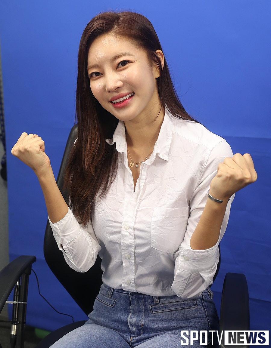 [포토S] NS윤지, 'NBA 중계 파이팅!'