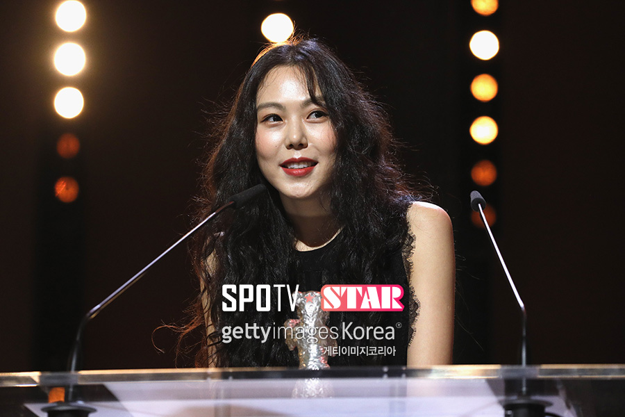 '베를린영화제 여우주연상' 김민희, '홍상수 감독 존경하고 사랑해'