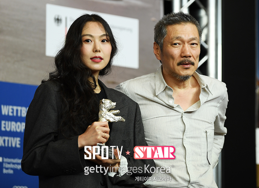 베를린 여우주연상 김민희, 홍상수 감독과 나란히