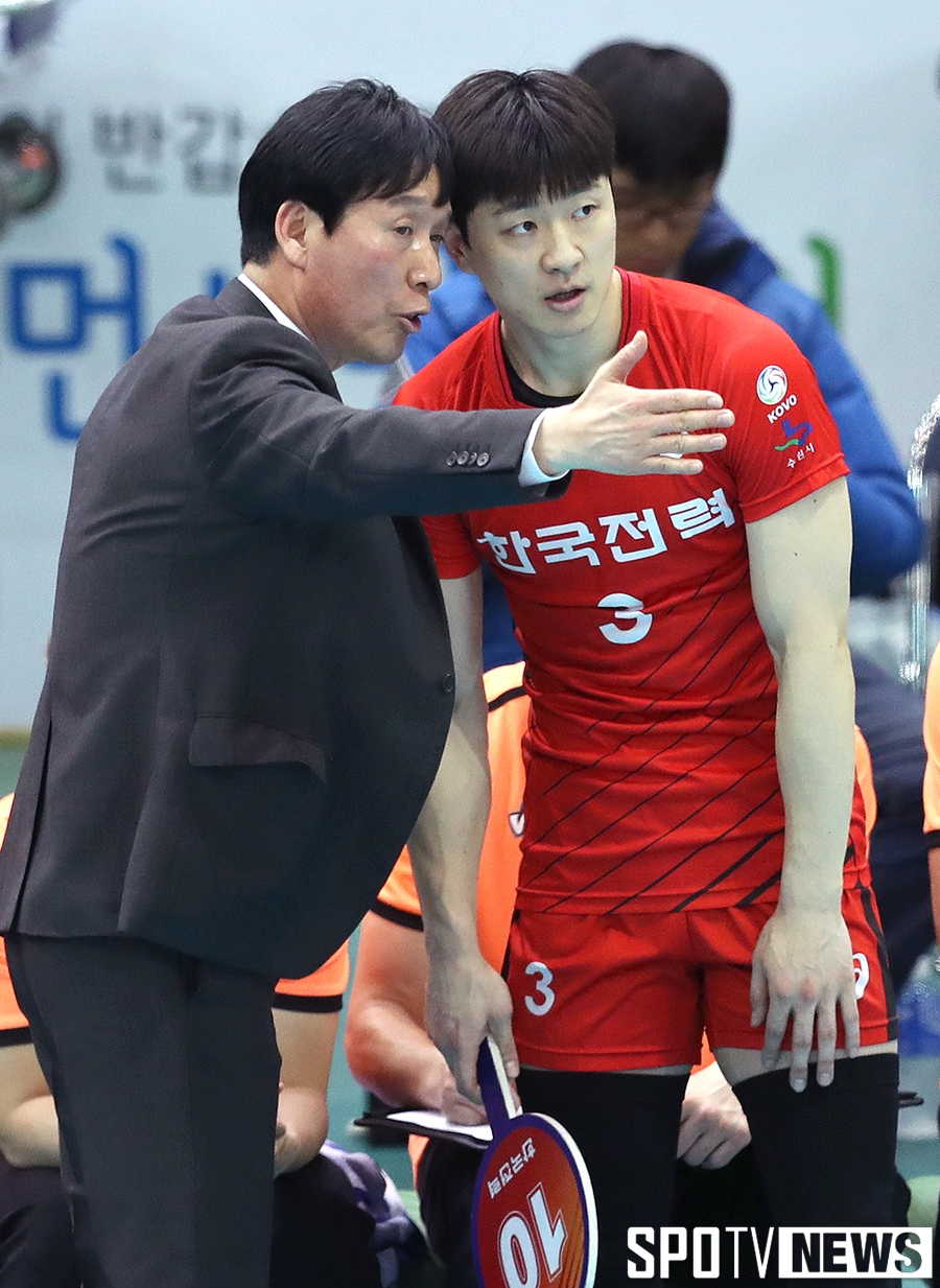 [포토S] 신영철 감독, '(강)민웅아, 지난 일 잊고 잘할 수 있지?'