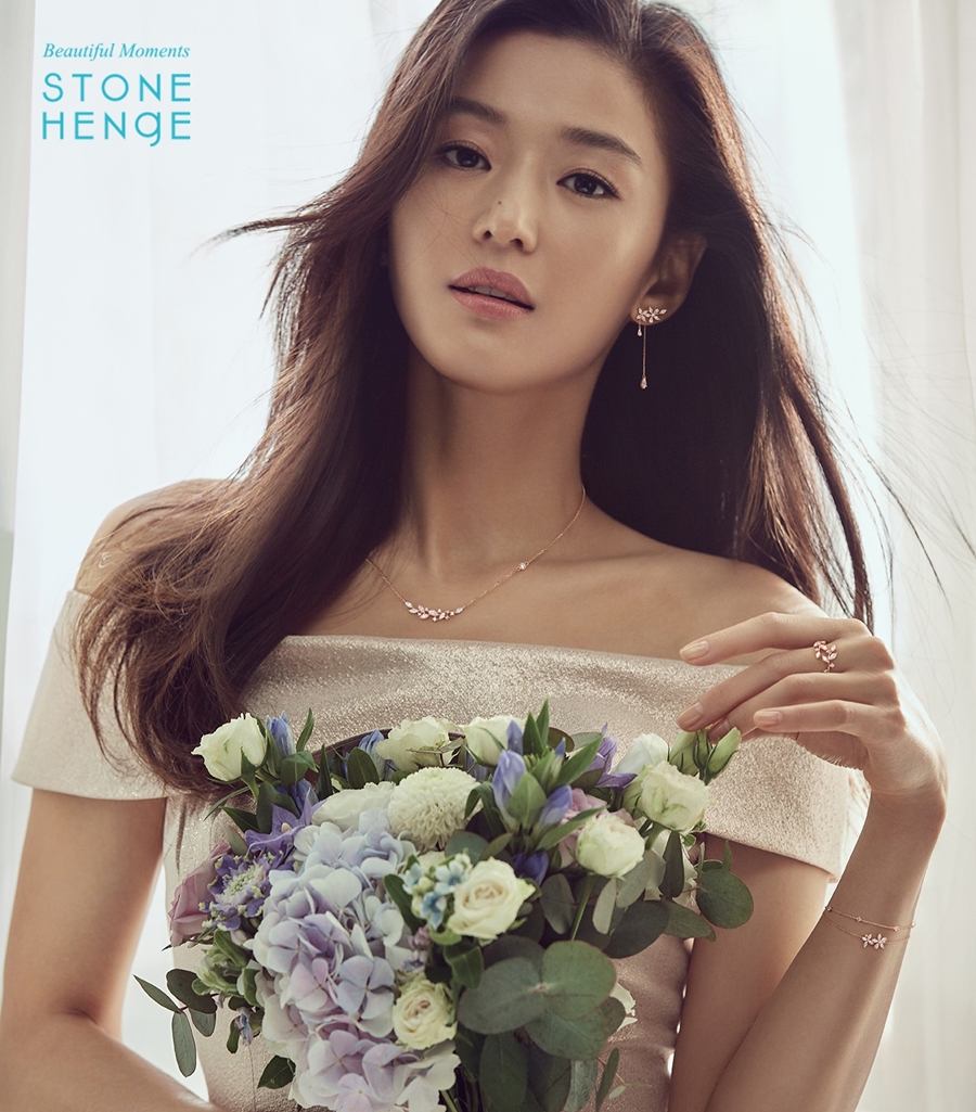 전지현, 쇄골도 참 예쁘다