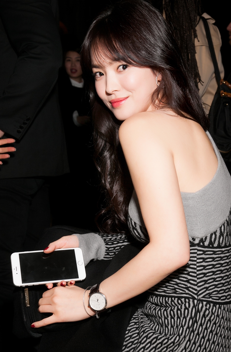 송혜교, 버버리 즉석주문 컬렉션 빛낸 품격 있는 미모