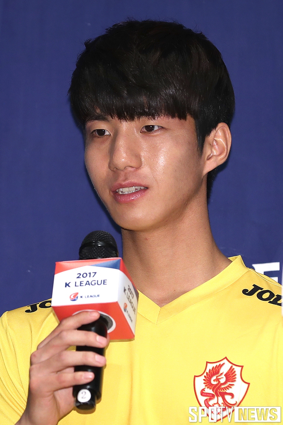 [포토S] 인사말 하는 광주 FC 김민혁