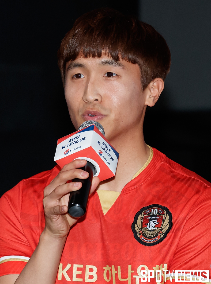 [포토S] 인사하는 부천FC 문기한