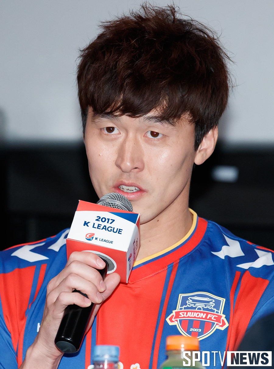 [포토S] 인사하는 수원FC 서동현