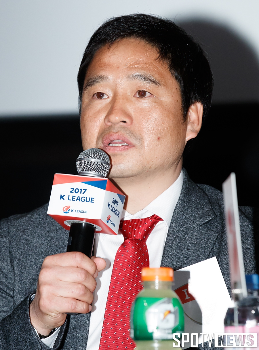 [포토S] 각오 밝히는 부산 아이파크 조진호 감독