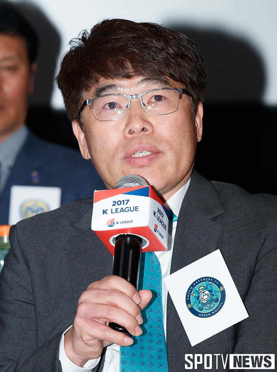 [포토S] 창단 첫 지휘봉 잡은 안산 그리너스 이흥실 감독