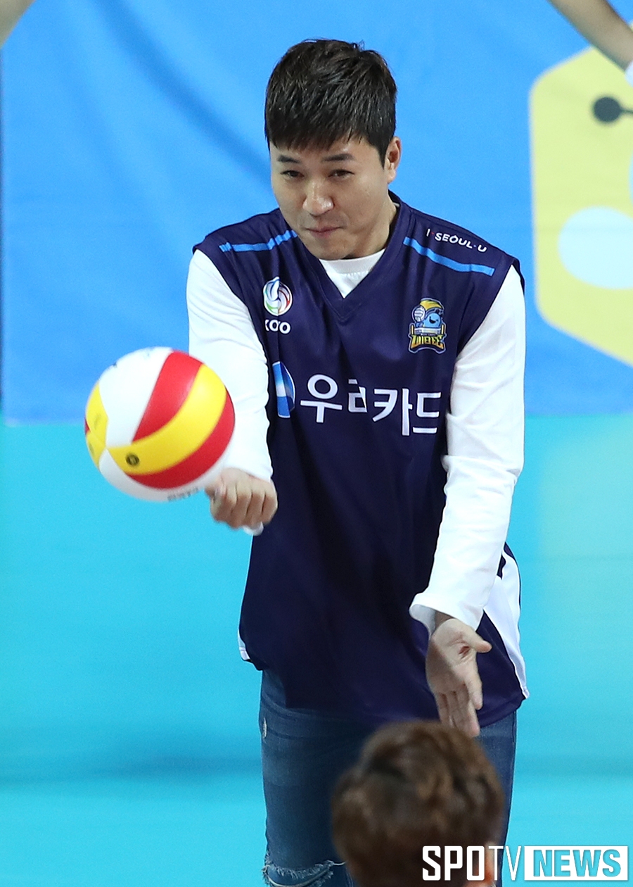[포토S] 김종민, '힘찬 서브!'