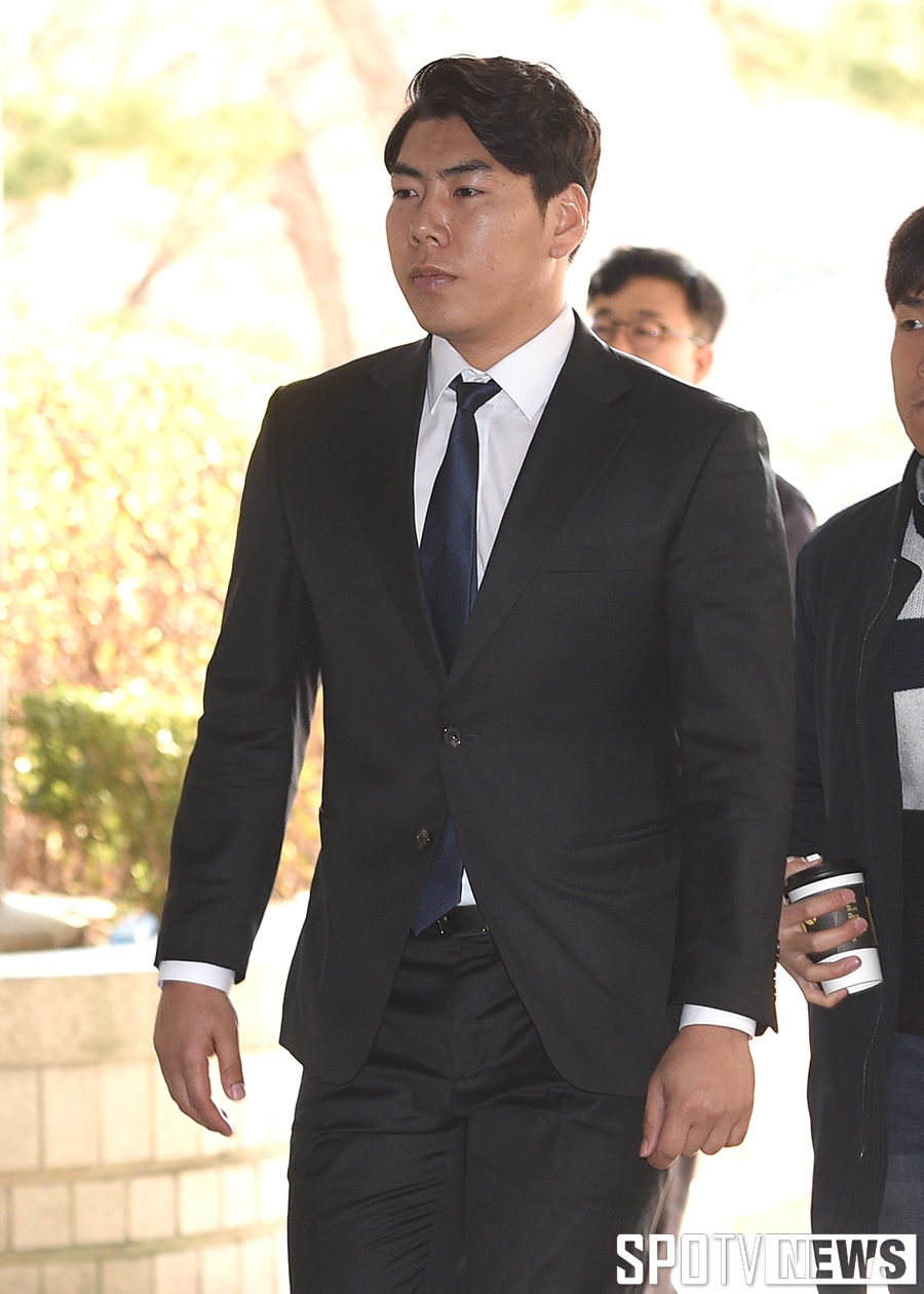[포토S] '음주운전' 강정호, 착잡한 표정으로 법정 출석
