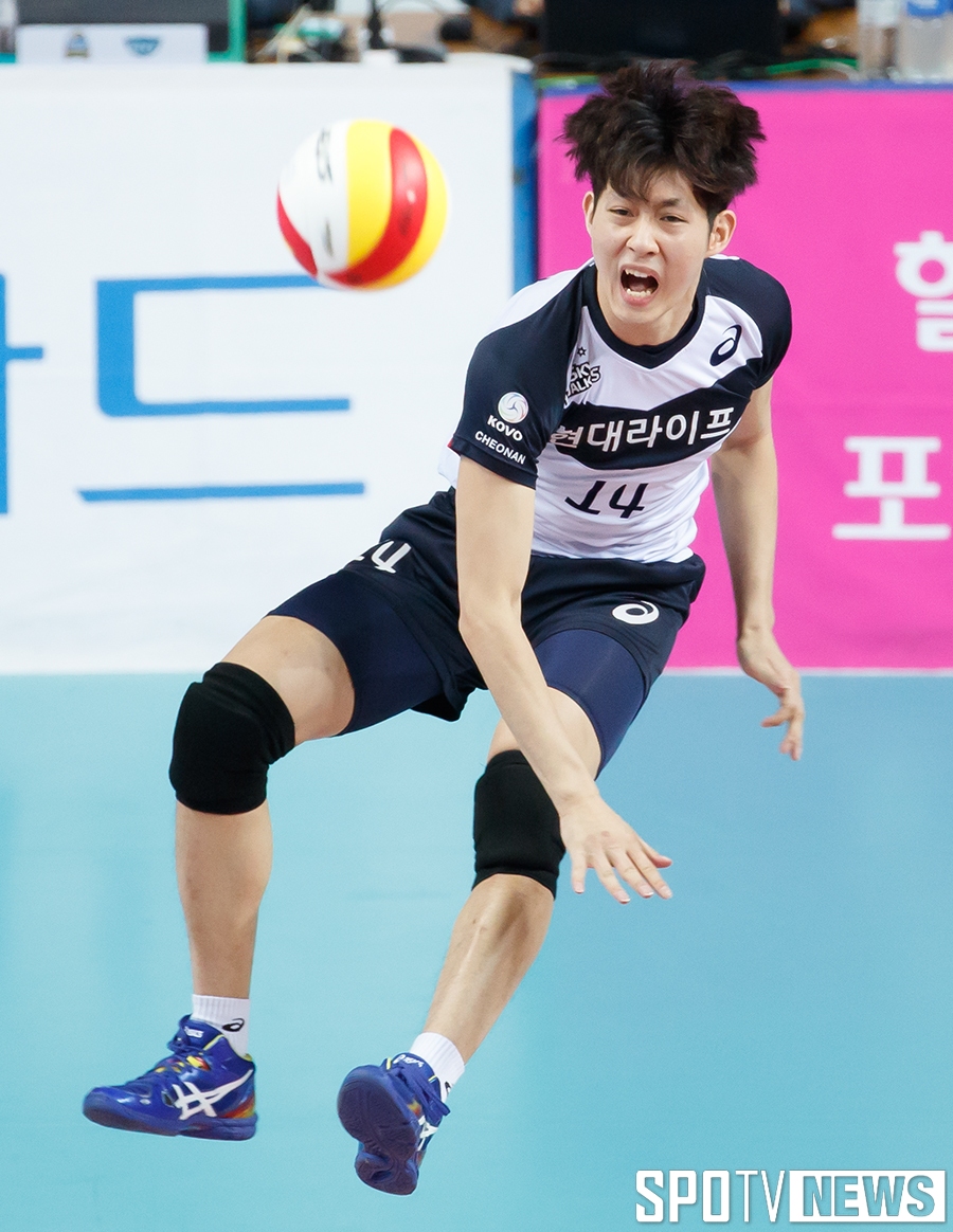 [포토S] 이시우, 패기 넘치는 서브