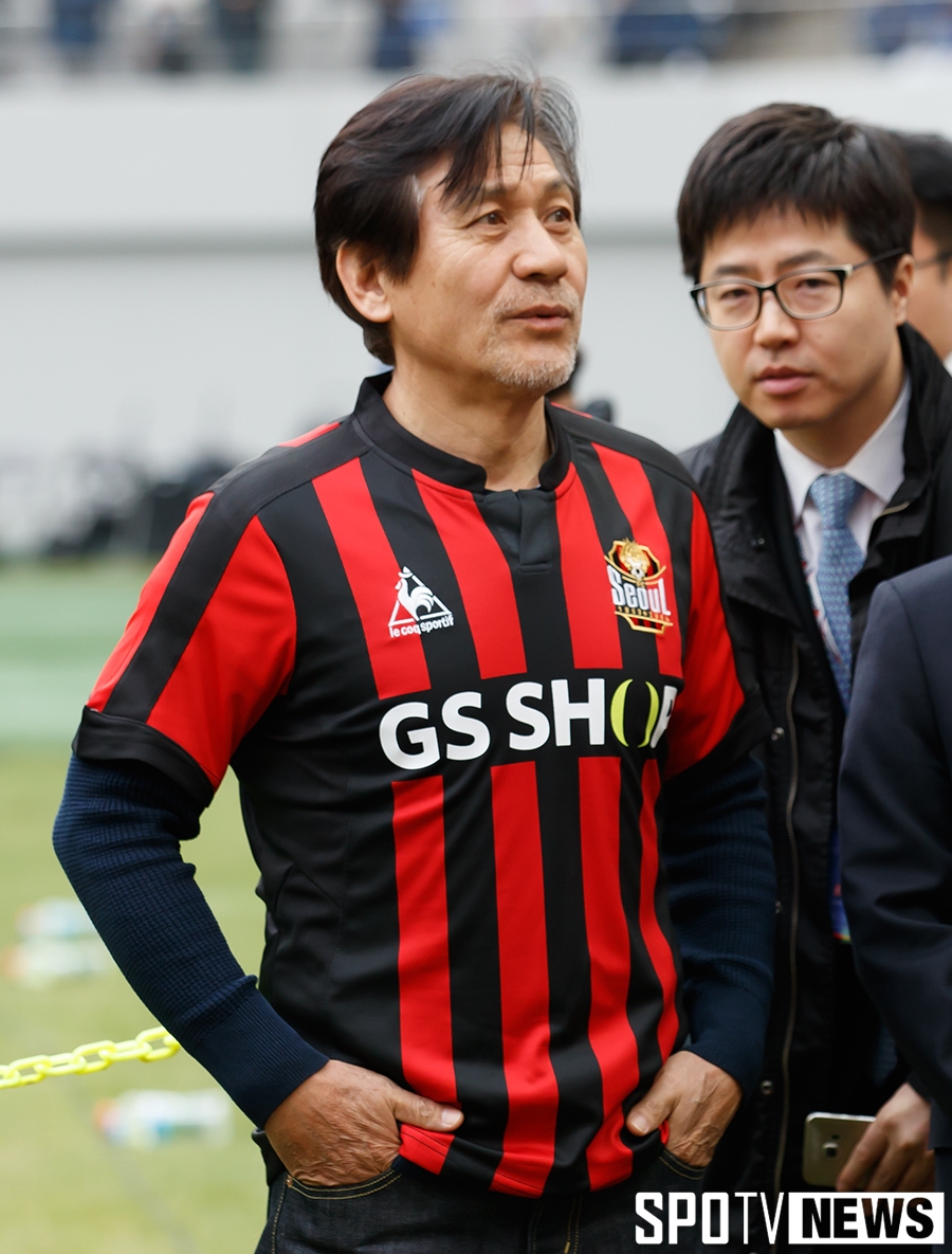 [포토S] 시축에 나선 배우 안성기