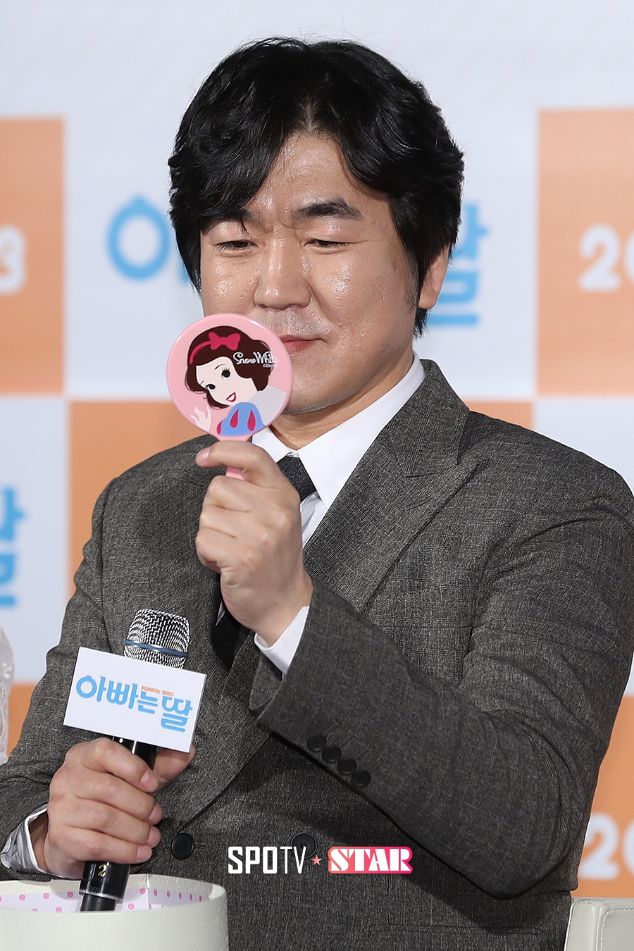 [포토S] 윤제문, '거울아 거울아'