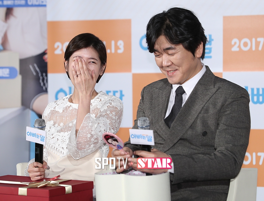 [포토S] 정소민, '제문 선배님 너무 웃겨~'