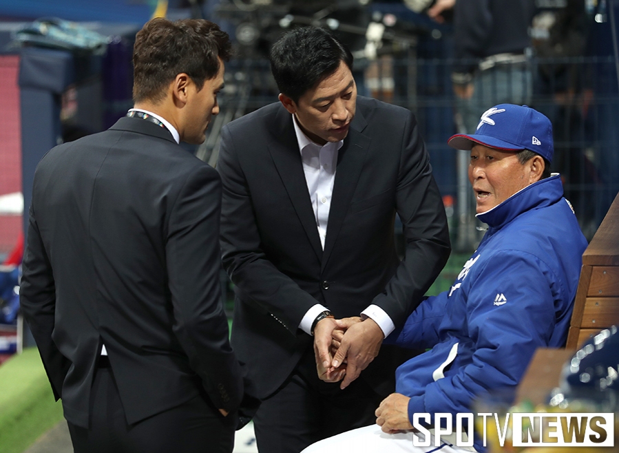 [포토S] 이병규-박찬호, '감독님 기운 내세요'