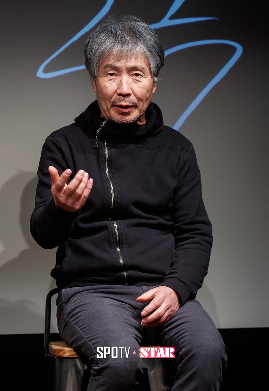 [포토S] 인터뷰 하는 가수 최백호
