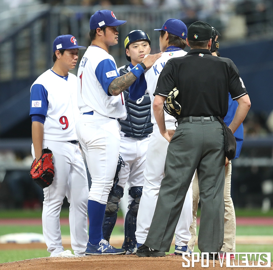 [포토S] 조기강판 되는 대만 선발 천관위