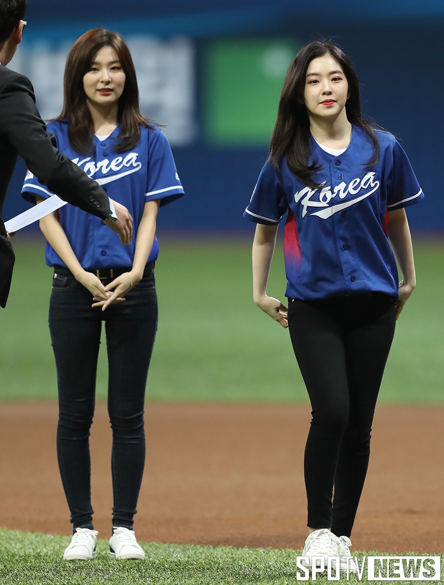 [포토S] WBC 시구 시타 나선 아이린과 슬기