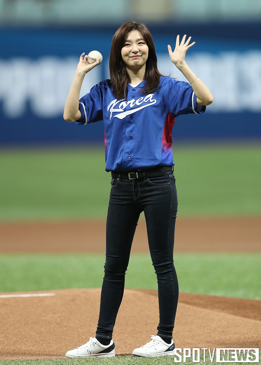 [포토S] 레드벨벳 슬기, 'WBC 대표팀 응원하러 왔어요!'