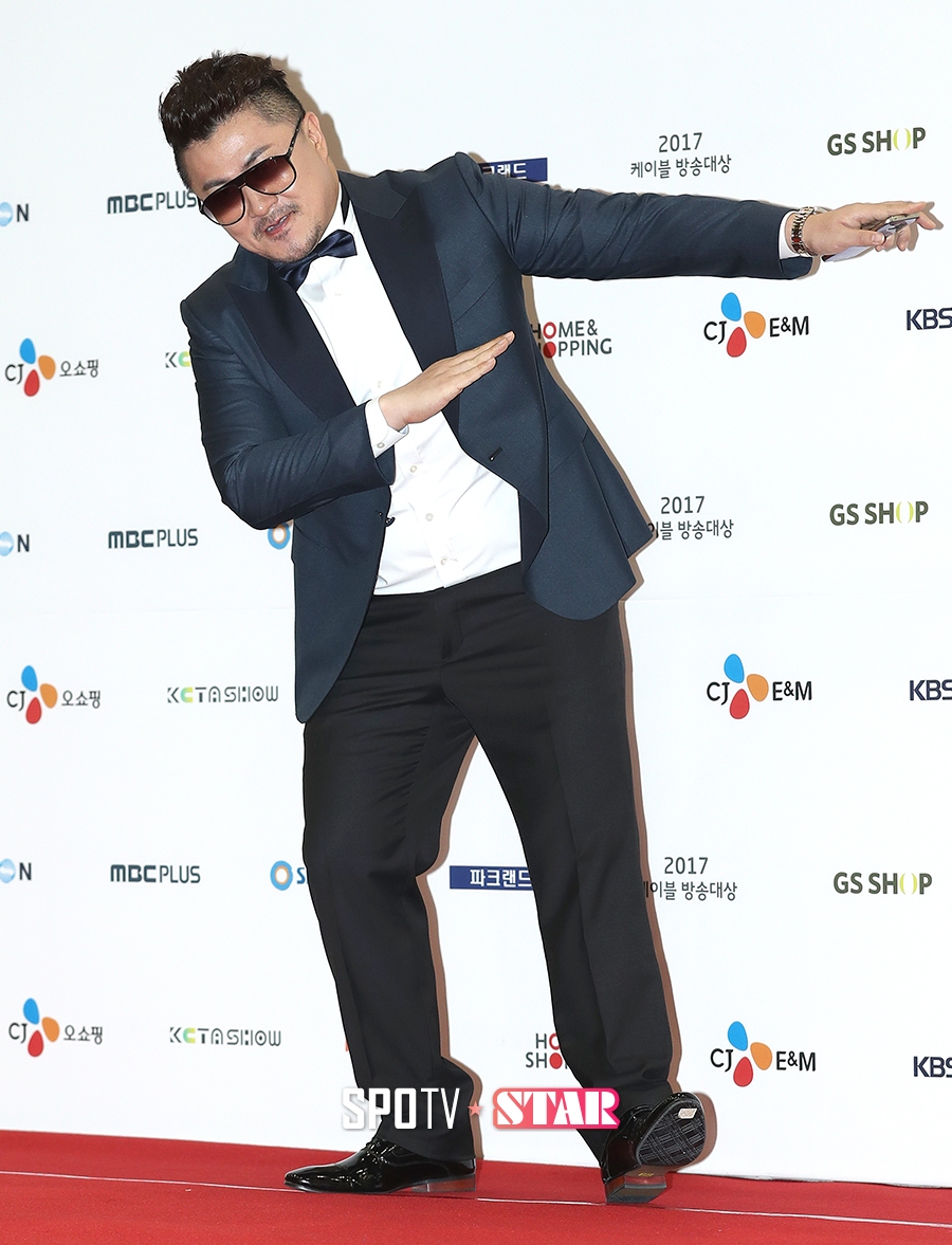 [포토S] 데프콘, 스웨그 넘치는 포즈~