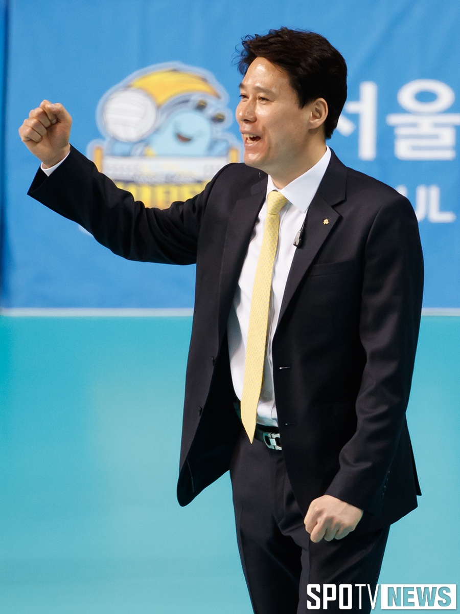 [포토S] 강성형 감독, 주먹 불끈