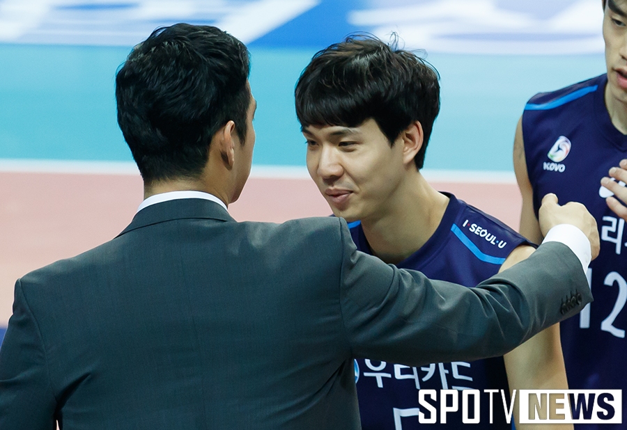[포토S] 김광국 안아주는 김상우 감독