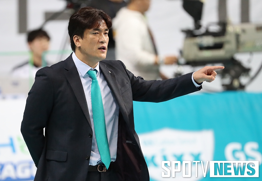 차상현 GS칼텍스 감독 "경기 끝나니 현대건설에 미안하더라"