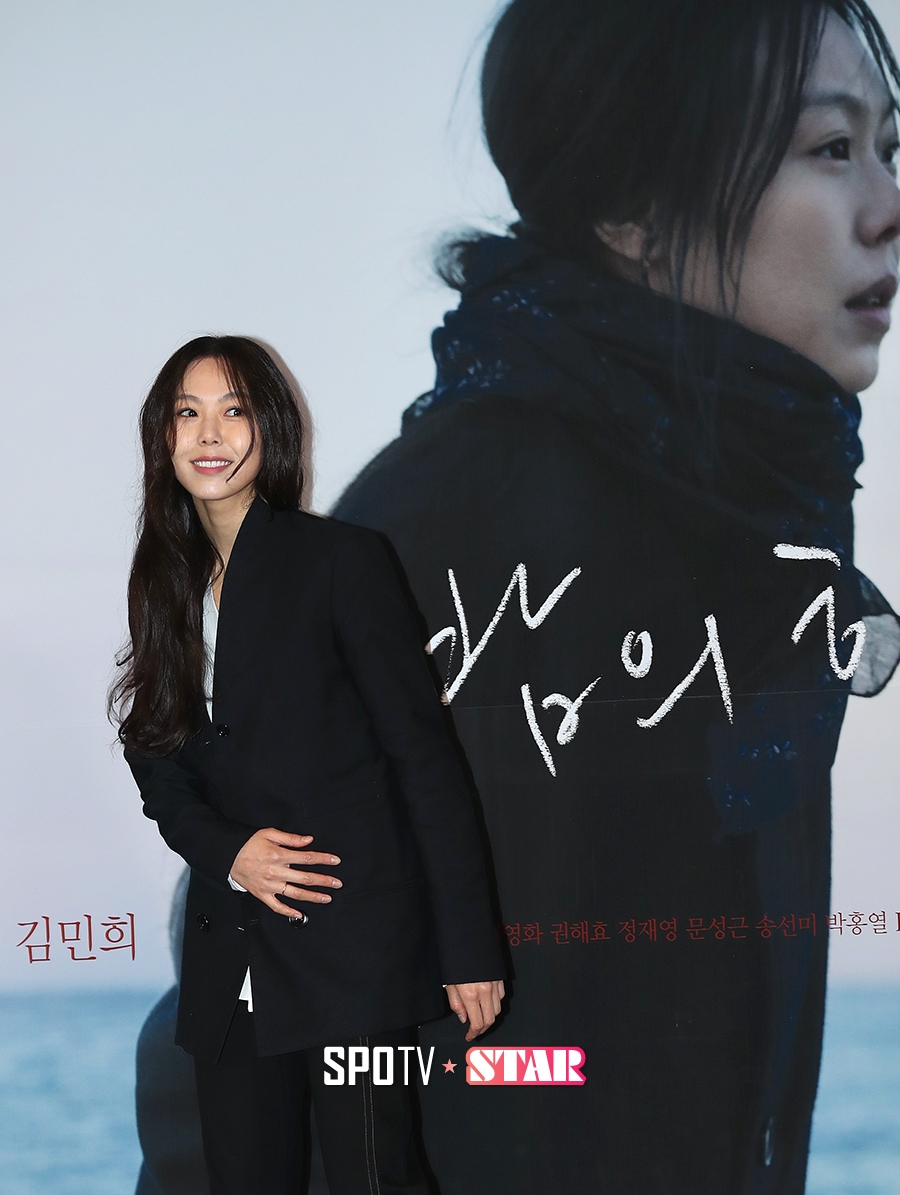 [포토S] 김민희, '미소 지으며 퇴장'