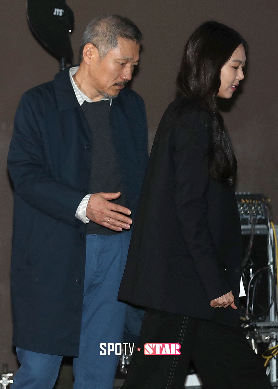[포토S] 김민희 에스코트하는 홍상수 감독