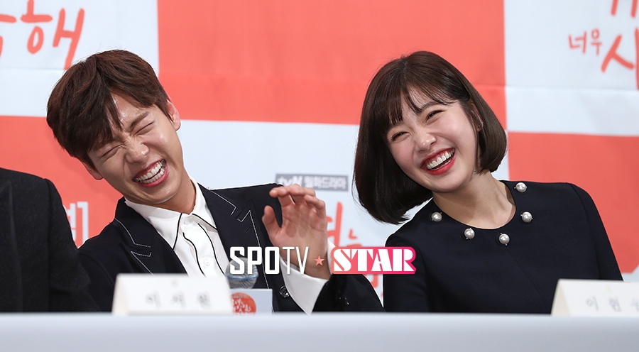 [포토S] 이현우-조이, '사귀는거 아니에요~'
