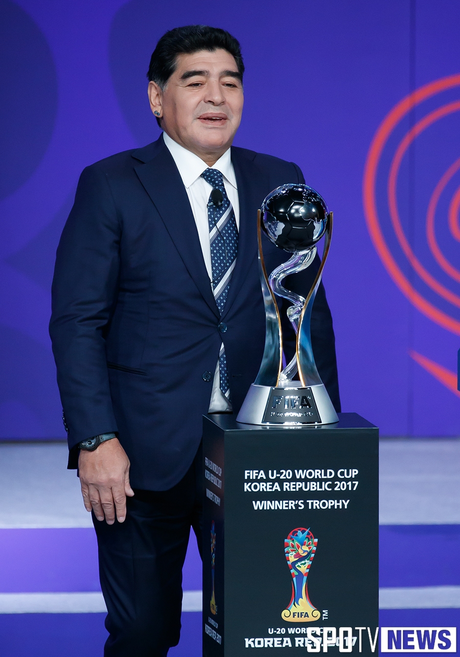 [포토S] FIFA U-20 월드컵 조추첨 행사에 나선 마라도나
