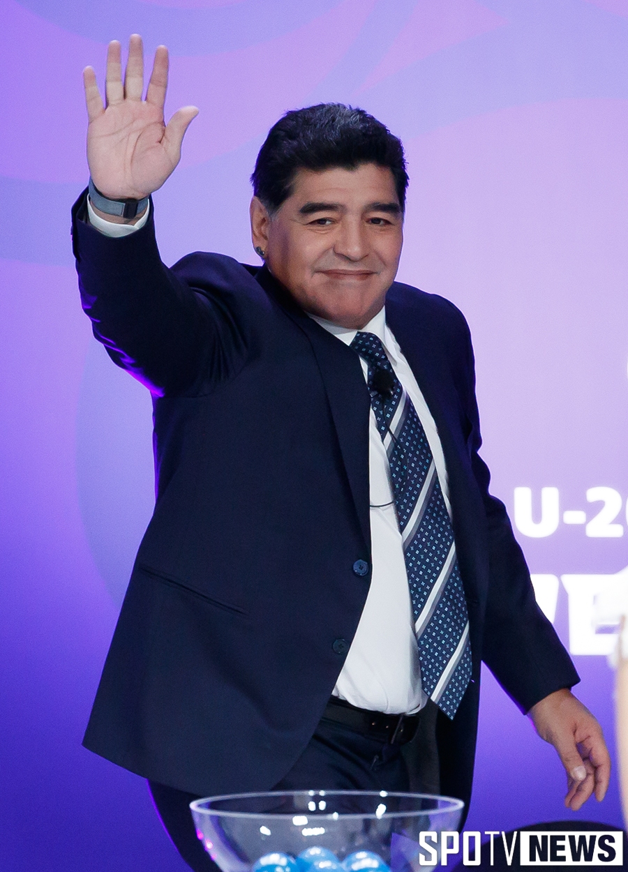 [포토S] 마라도나, 'FIFA U-20 월드컵에서 만나요'