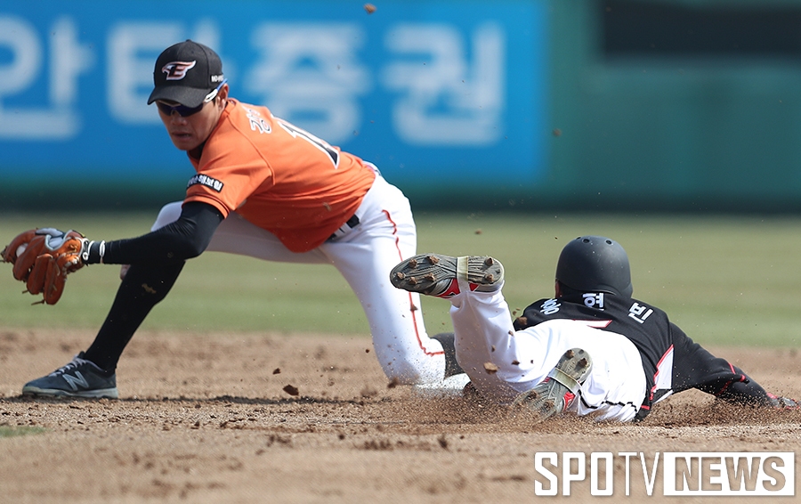 [포토S] 홍현빈, '공보다 빠르게 도루!'