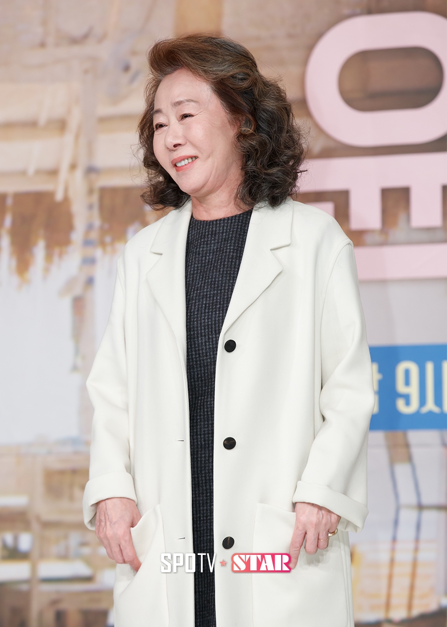 [포토S] 미소 짓는 배우 윤여정