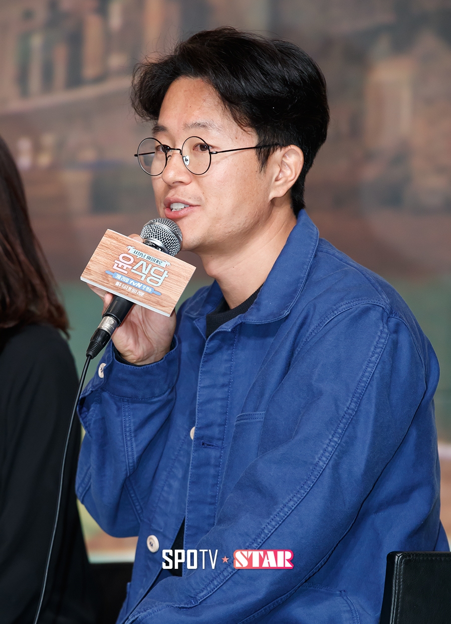 [포토S] 인사하는 '윤식당' 김대주 작가