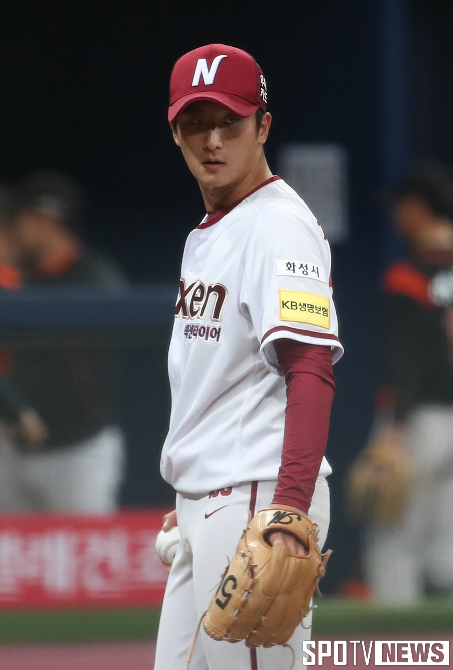 [포토S] 홈런 허용한 넥센 김홍빈