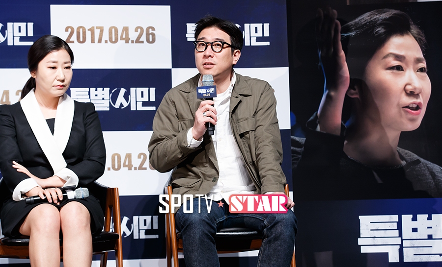 [포토S] 라미란 사이에 앉은 박인제 감독