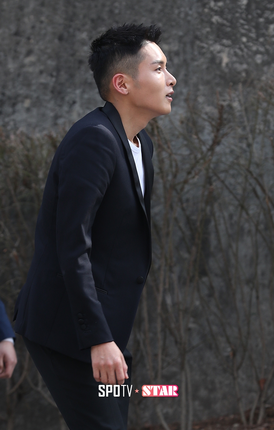 [포토S] 려욱, 군 복무 중에 바다 결혼식 참석하는 의리