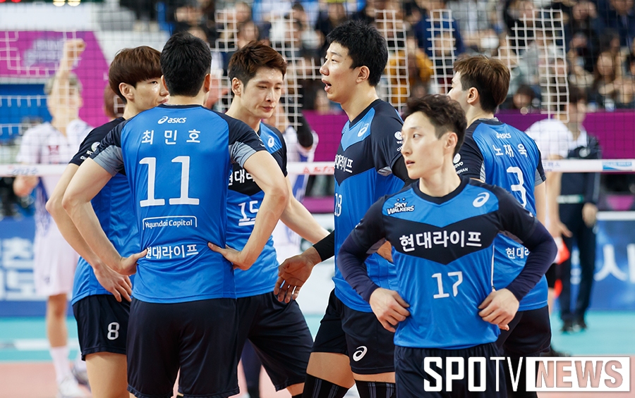 [포토S] 현대캐피탈, 날아간 1세트