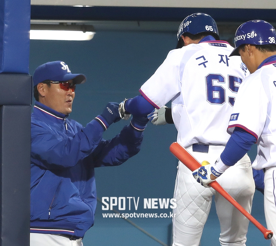 [포토S] 김한수 감독, '자욱이 칭찬해'