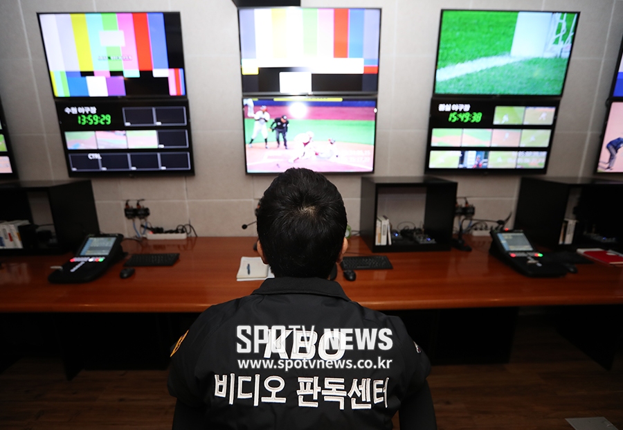 [포토S] '프로야구 정확한 판정을 위해'