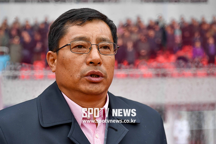 [포토S] 북한 여자축구대표팀 김광민 감독