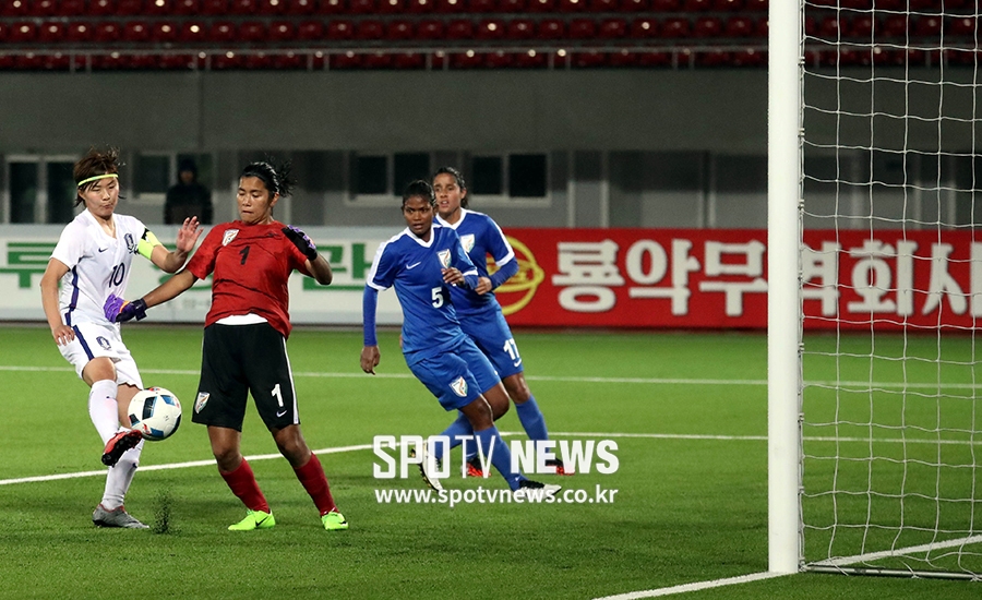 [포토S] 지소연, '열 번째 골 들어간다!'