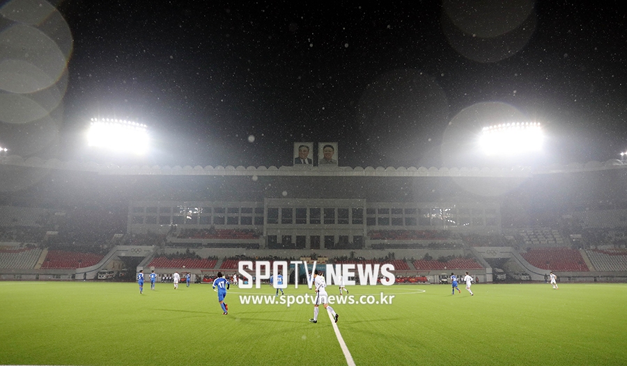 [포토S] 여자 축구 열리고 있는 김일성경기장
