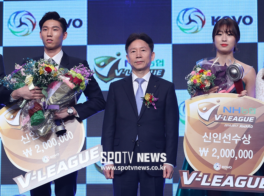 [포토S] 황택의-지민경, 영광의 V리그 신인상 수상!