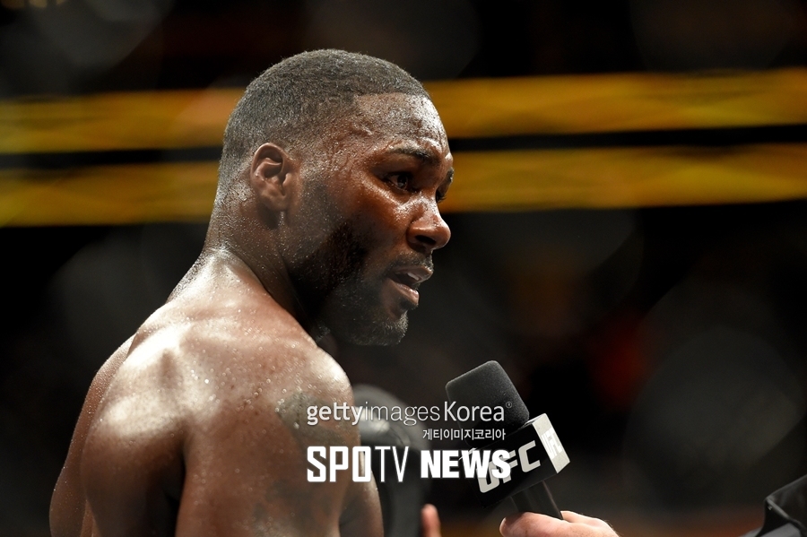 [UFC 210 포토] 은퇴 선언하는 '윈스턴' 앤서니 존슨