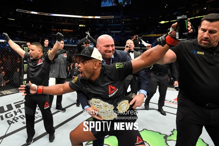 [UFC 210 포토] 다니엘 코미어 '세리머니 좀 하자!'