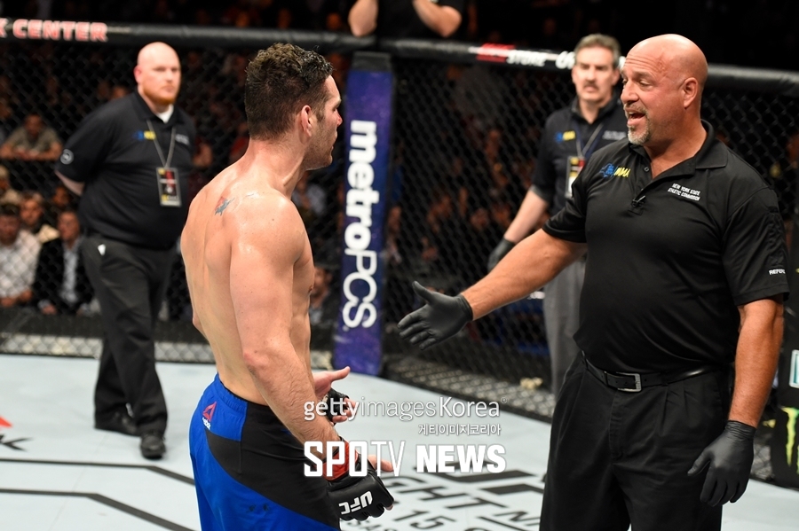 [UFC 210 포토] 크리스 와이드먼 '억울해요'
