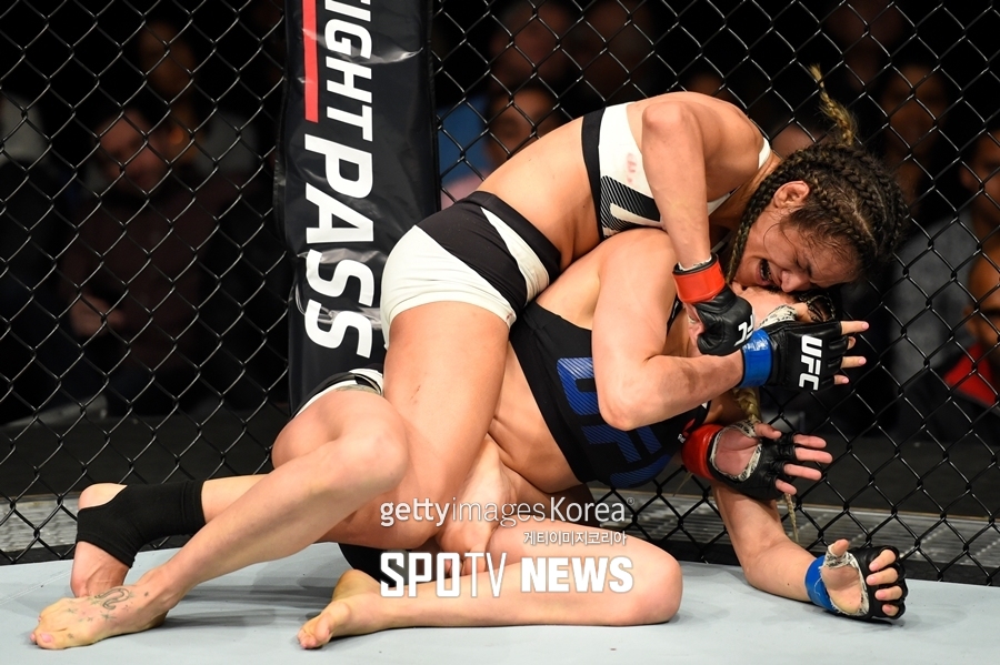 [UFC 210 포토] 신시아 카르비요 '제대로 걸렸어'