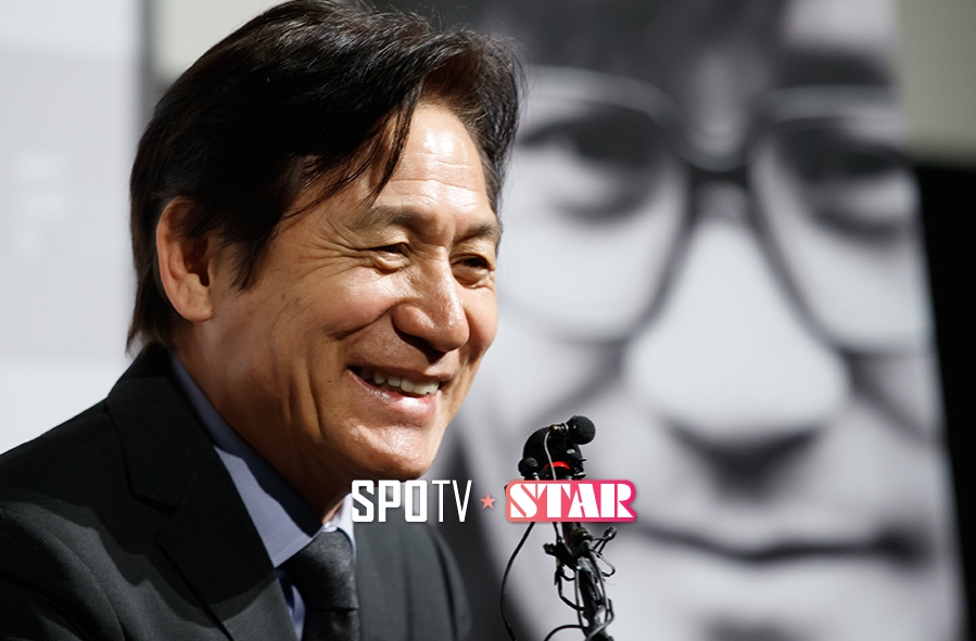 [포토S] 데뷔 60주년 특별전 인터뷰에 나선 배우 안성기