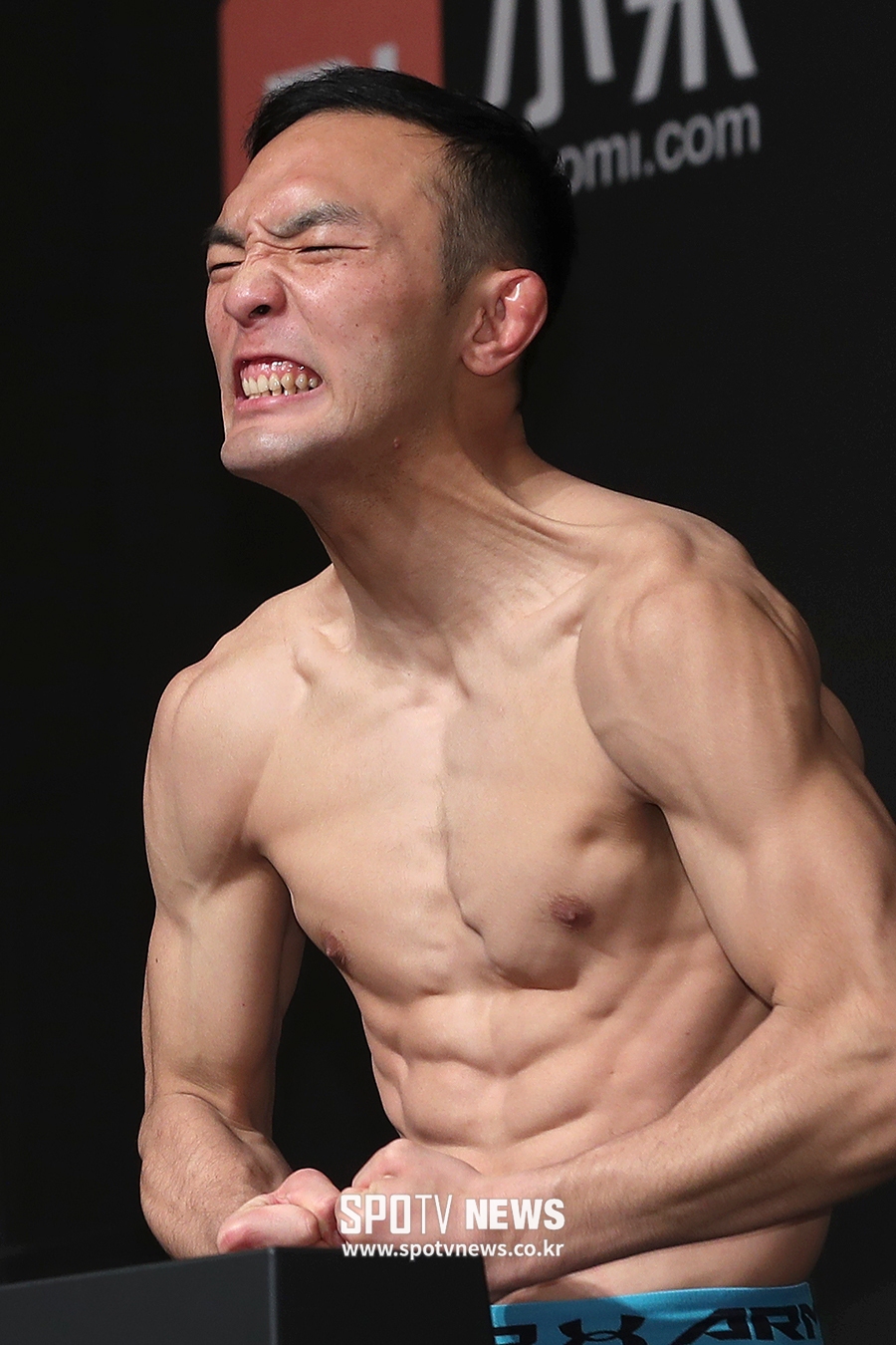 [포토S] 계체량 통과한 김수철